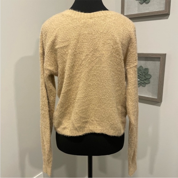 Abercrombie & Fitch Reversible Twist Kitten Sweater NWT! - Picture 2 of 10